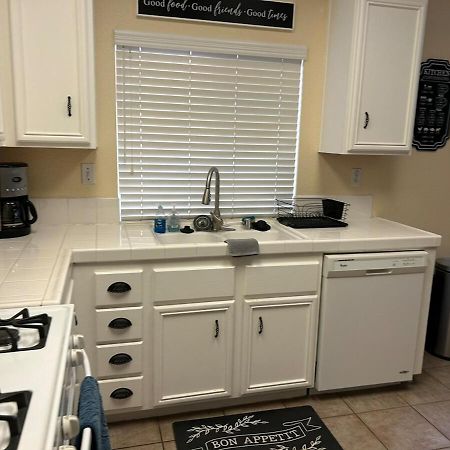 Villa Walking Distance To Stagecoach Indio Exterior foto
