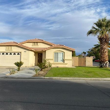 Villa Walking Distance To Stagecoach Indio Exterior foto