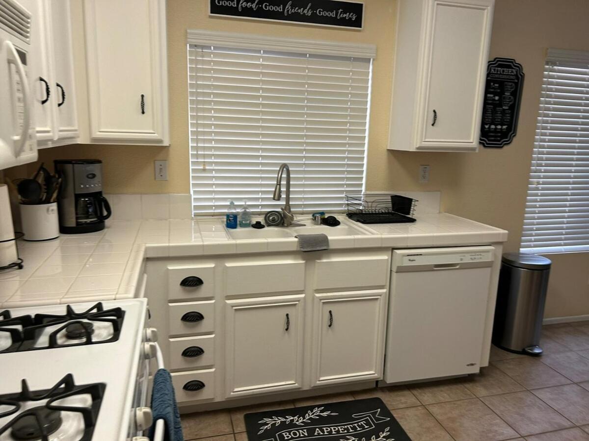 Villa Walking Distance To Stagecoach Indio Exterior foto