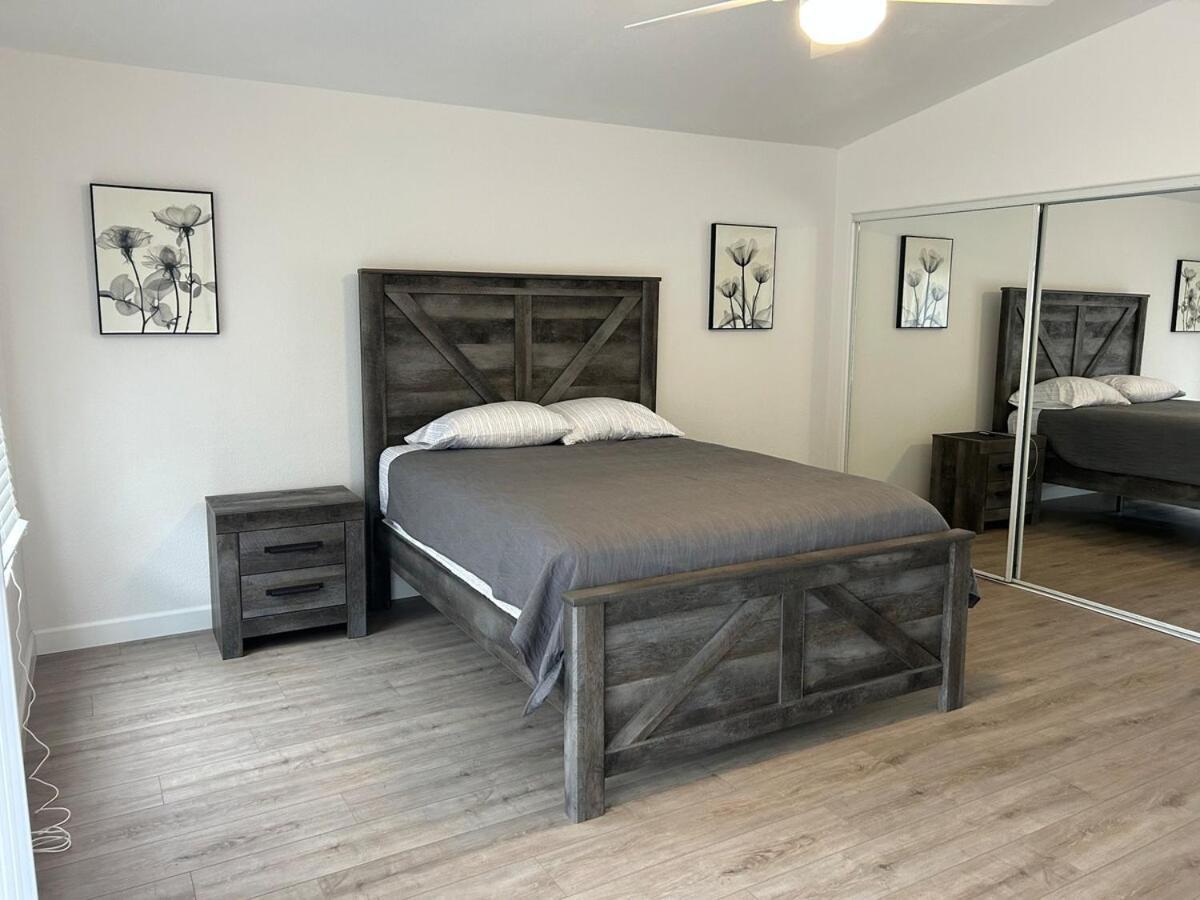 Villa Walking Distance To Stagecoach Indio Exterior foto